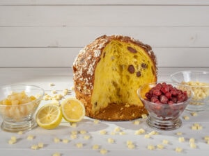 Panettone speciale con fragoline, limone e cioccolato bianco
